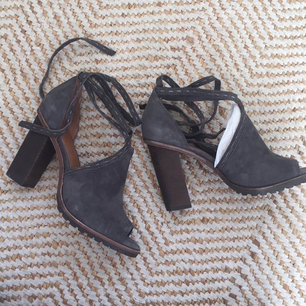 NIB Frye Suzie Pickstitch Lug